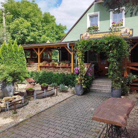 Restaurace A Penzion U Kuliku Raspenava エクステリア 写真